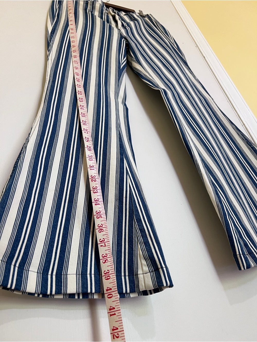 Free People Jolene Bell
Bottoms Stripe Pant in White
Indigo Hip Huggers Boho 30 - Picture 5 of 14
